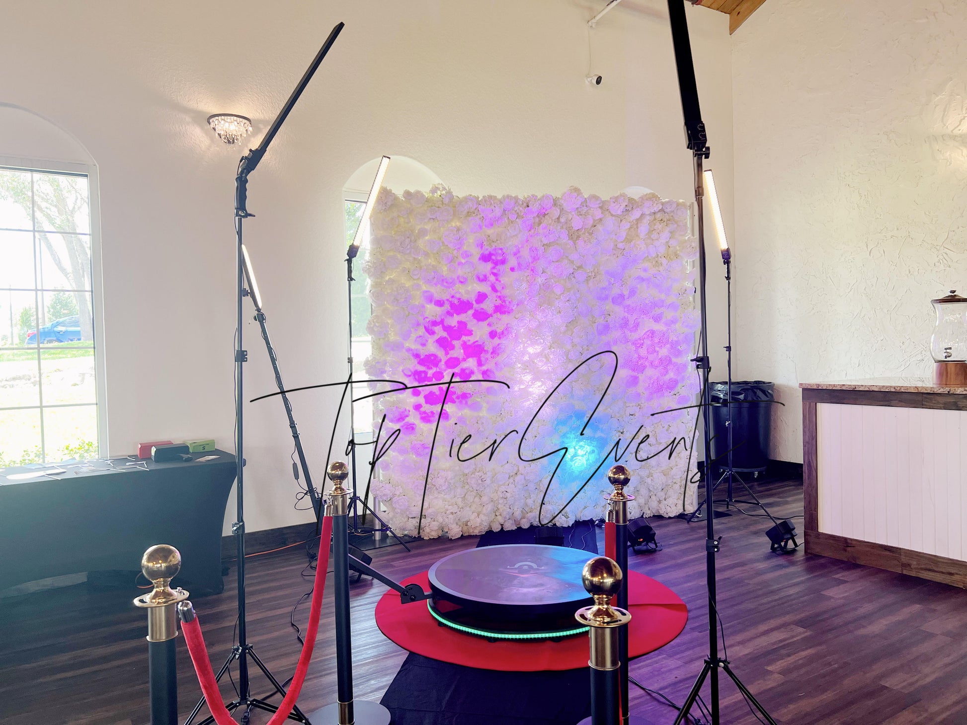 Deluxe 360° photo-booth rental package